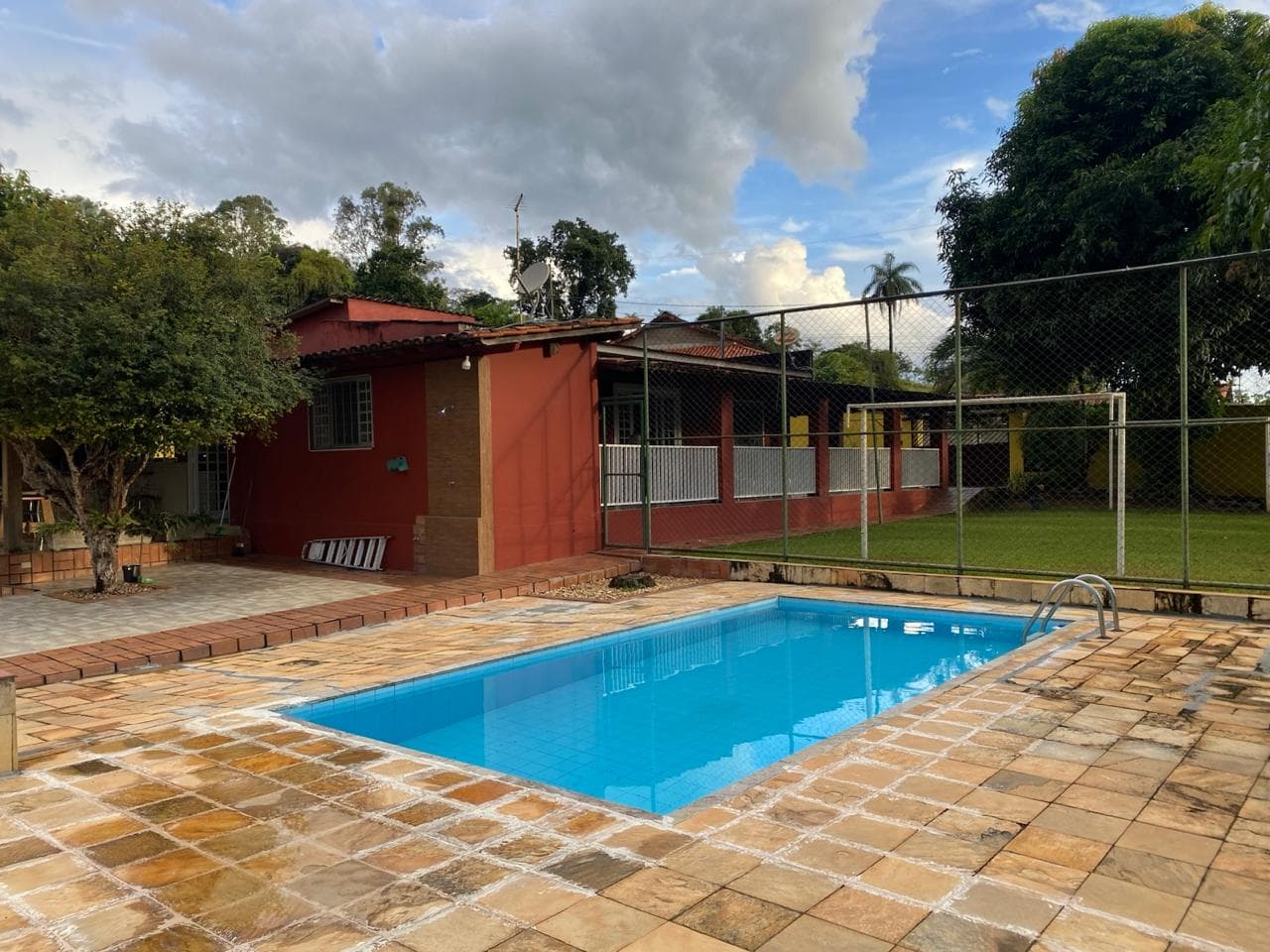 Recanto Vovô Vivi em Pedro Leopoldo - MG — aluguel de sítio